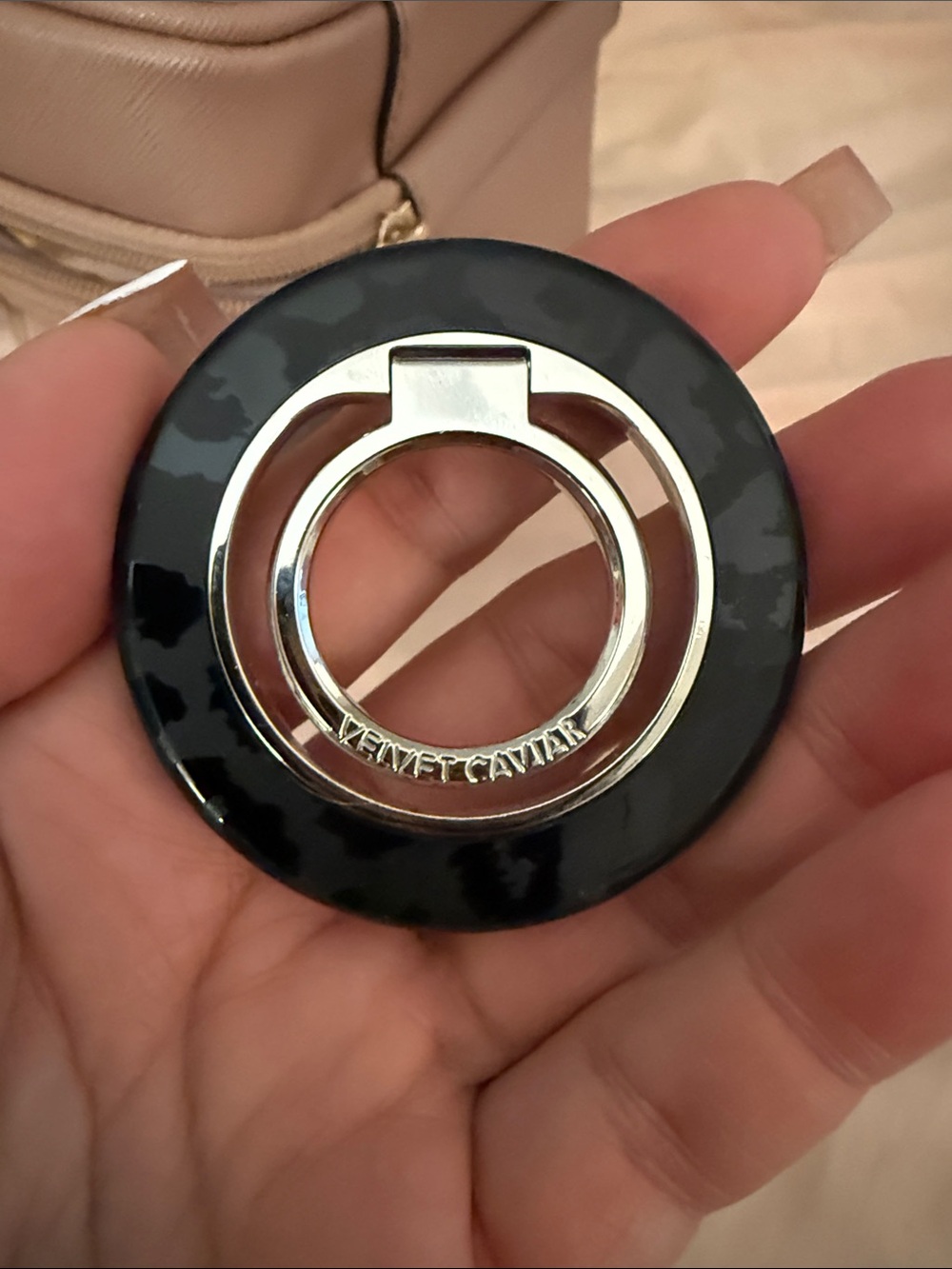 Velvet Caviar Black Phone Ring Holder with Silver Metal Ring